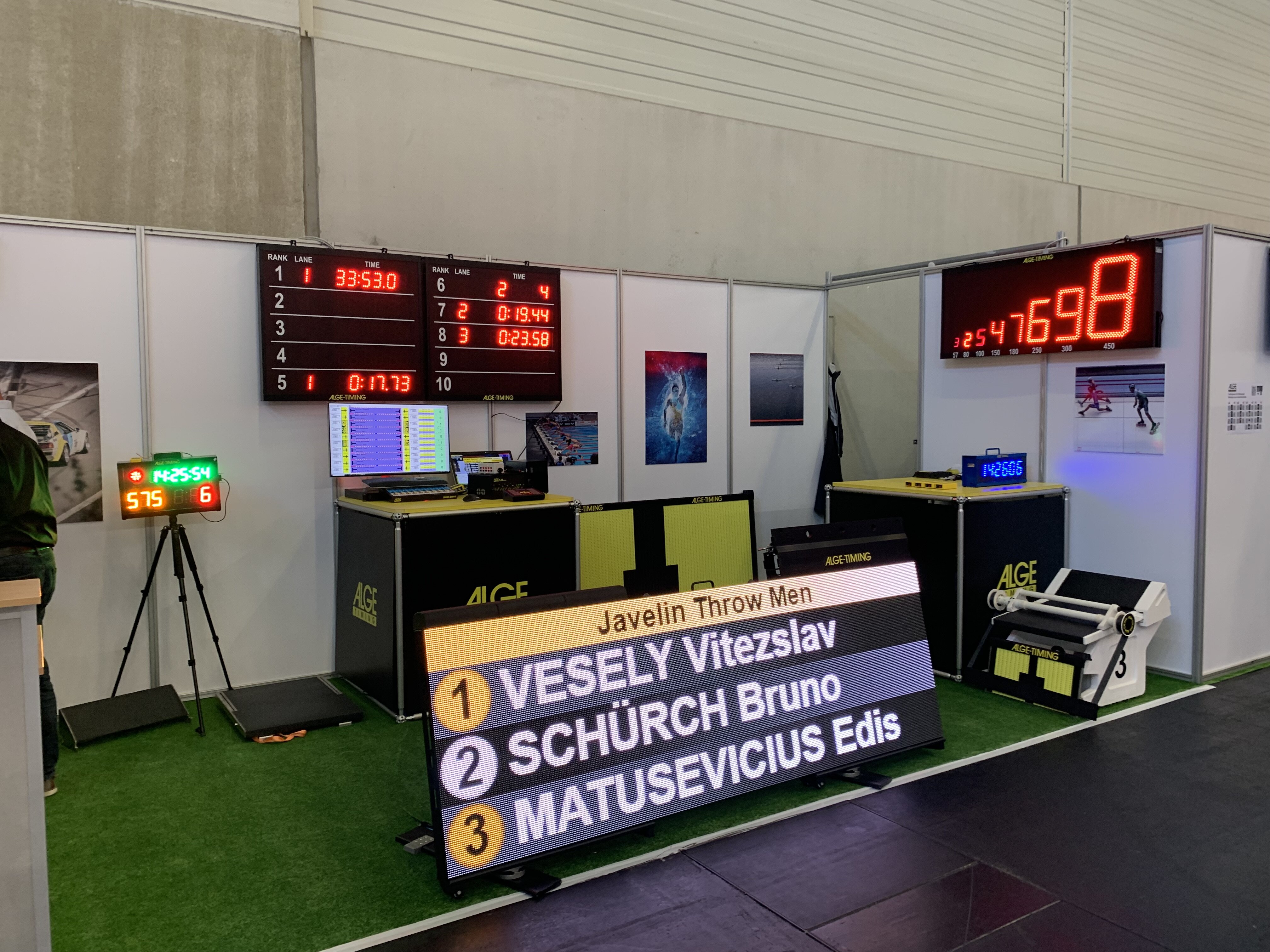 Messestand der FSB mit ALGE-TIMING Zeitmessgeräten und Anzeigetafeln