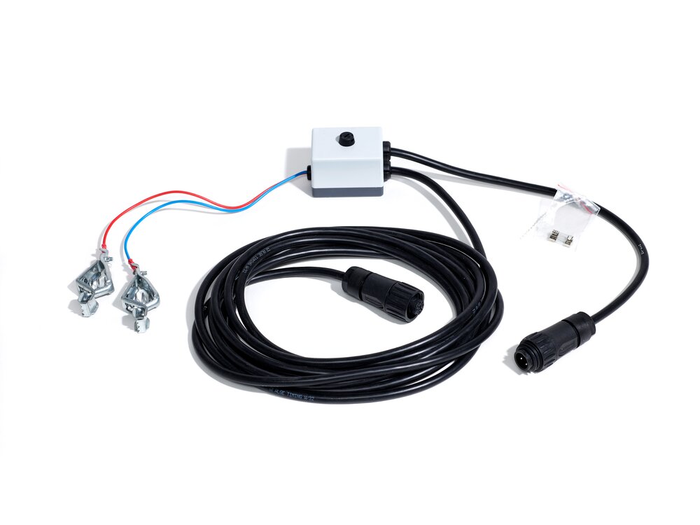 Schwarzes Verbindungskabel mit Amphenol-Stecker und Batterie-Klemmen