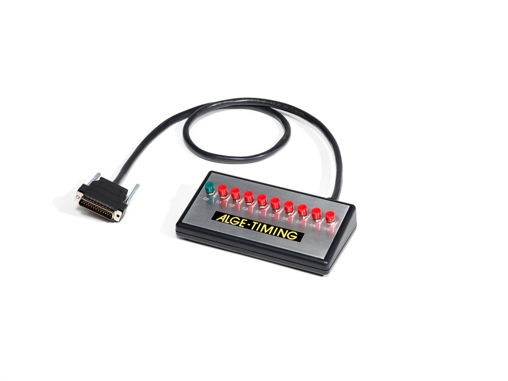 Kleine Box mit 10 Push-Buttons und einem RS232-Anschlusskabel