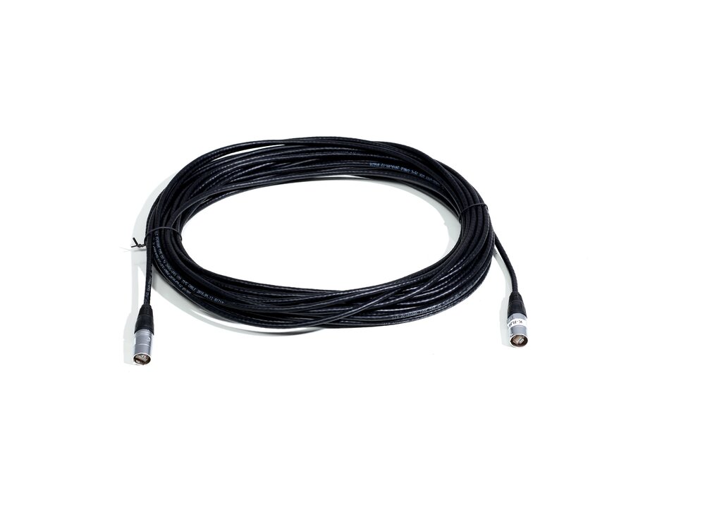 Schwarzes Netzwerkkabel mit Neutrik-Stecker
