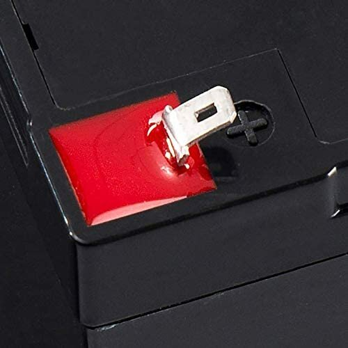 Roter Plus-Anschluss einer Batterie