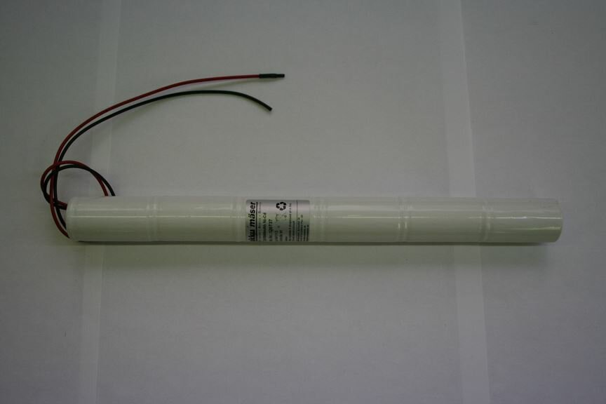 NiCd battery pack for TDC8000 with red and black connection cable