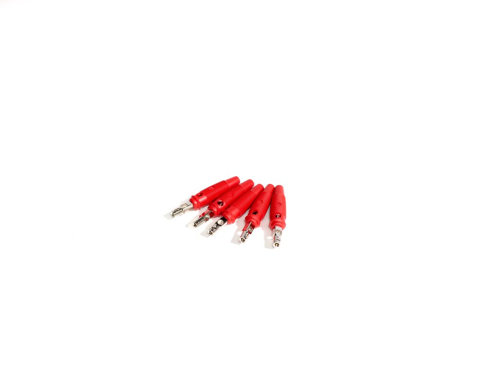 Eine Hand voll einzelner roter Bananenstecker